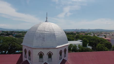 una torre de basílica vista giratoria de ángulo 360