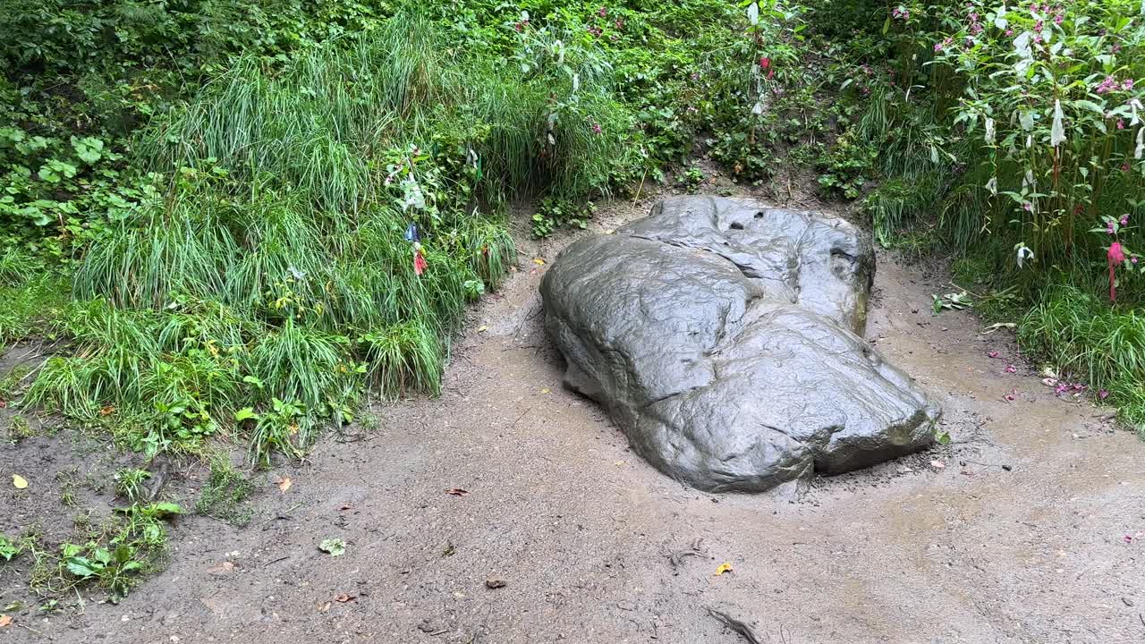 Traces of pagan worship near an Ice Age boulder (4K60)