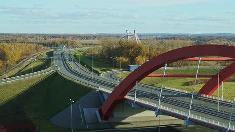 Autobahnüberführung-Mit-Viadukt-Im-Hintergrund