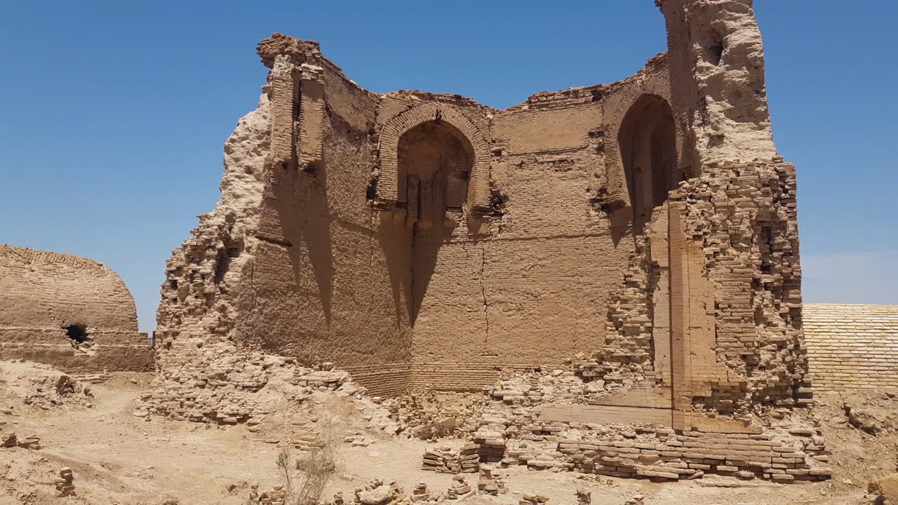 restos en el sitio arqueológico de la necrópolis de mizdarkhan en karakalpakstán, república autónoma en uzbekistán