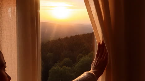 vista del amanecer desde una ventana