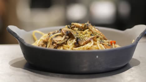 spaghetti with mushrooms