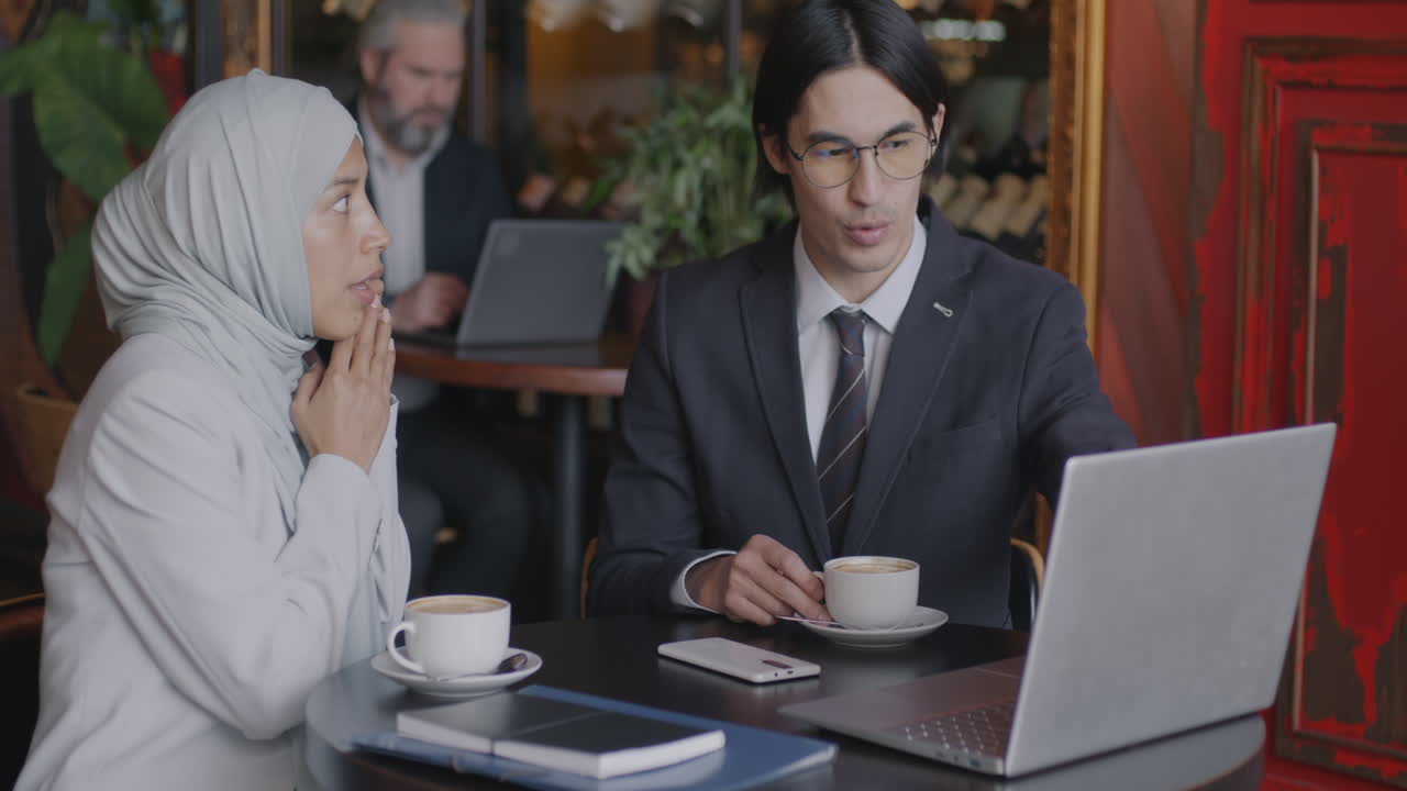 Pertemuan Bisnis di Kafe