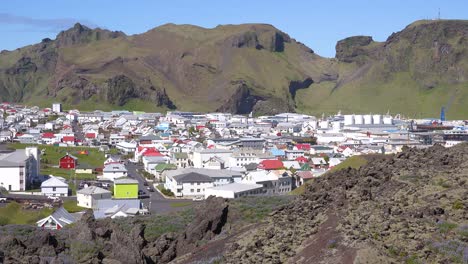 Aufnahme-Der-Stadt-Heimaey-Auf-Den-Westmännerinseln-Vestmannaeyjar-Island