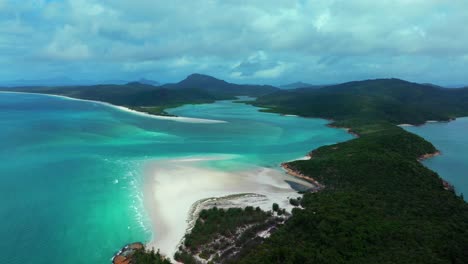 Hill-Inlet-Lookout-aerial-drone-view-Whitsundays-Island-North-end-Whitehaven-beach-QLD-Australia-boats-tourists-Port-of-Airlie-National-Park-clear-turquoise-ocean-water-bluesky-sun-clouds-circle-left