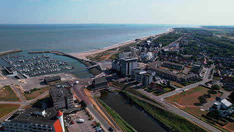 vista aérea del puerto pesquero de cadzand - r