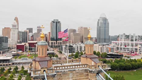 el centro de cincinnati skyline drone video vista aérea