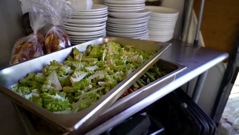 las verduras se sientan en una sartén