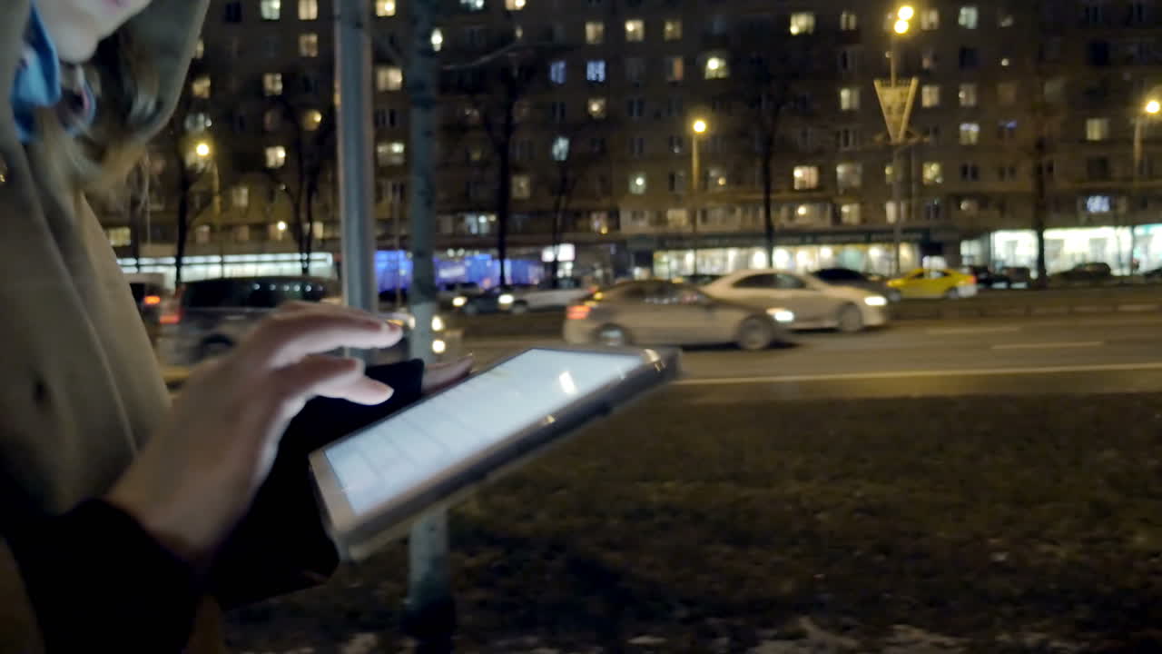 Chatting on the way using tablet PC