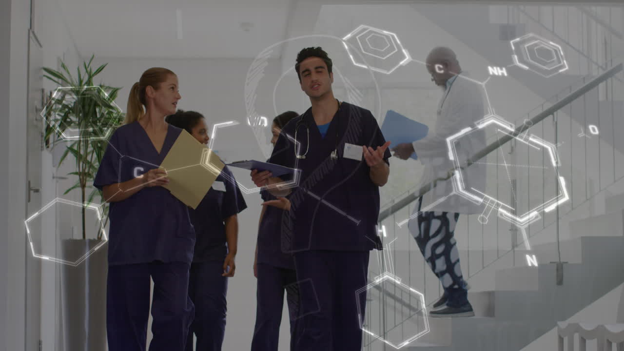 анимация молекулярных структур над различными женщинами и мужчинами-врачами, разговаривающими в коридоре больницы.