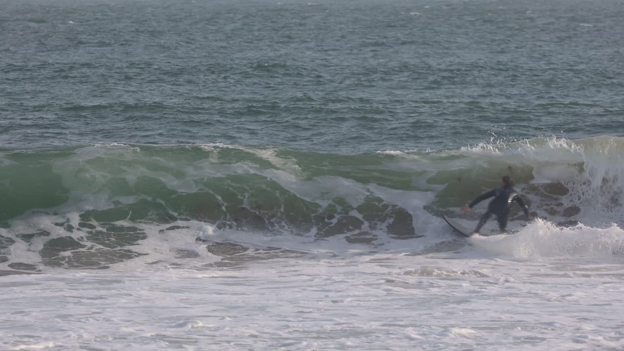 surfing with amazing and powerful snap on the lip in Carcavelos, Cascais