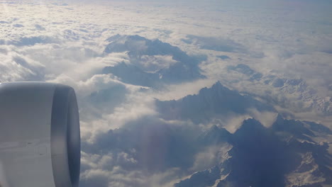 Vista-Aérea-De-Los-Alpes-Suizos-Desde-Un-Avión-A-Reacción-A330