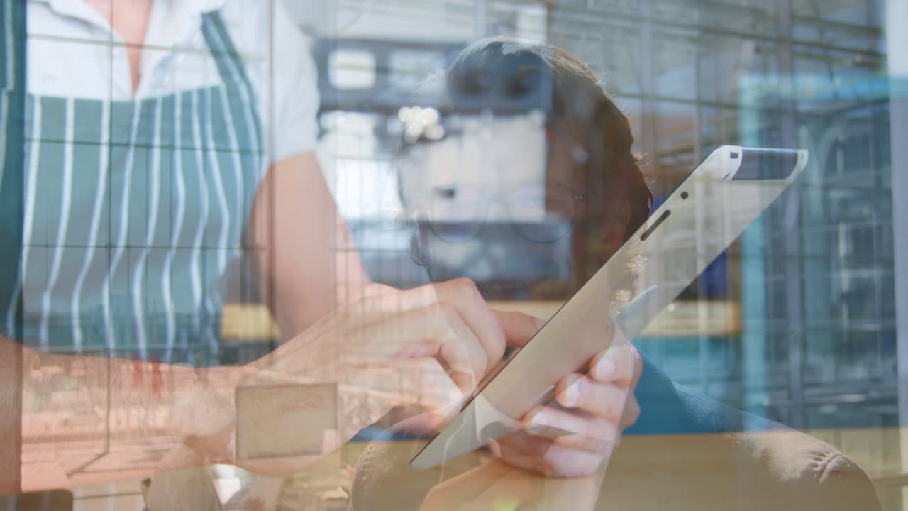 태블릿을 사용하는 남자의 애니메이션 사업가