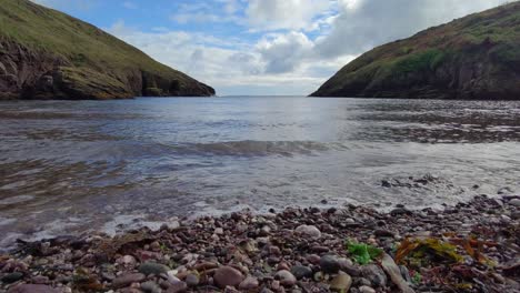 Vista-Desde-La-Playa-De-Portally-Cove-En-Irlanda