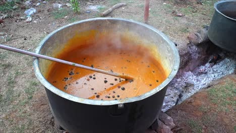 receta de guisantes de paloma divididos hecha al estilo indio en primer plano