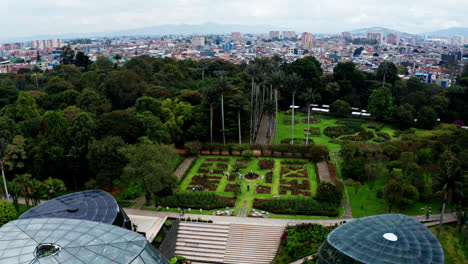 Aerial-drone-shot-of-the-botanical-garden-in-Bogotà,-Colombia