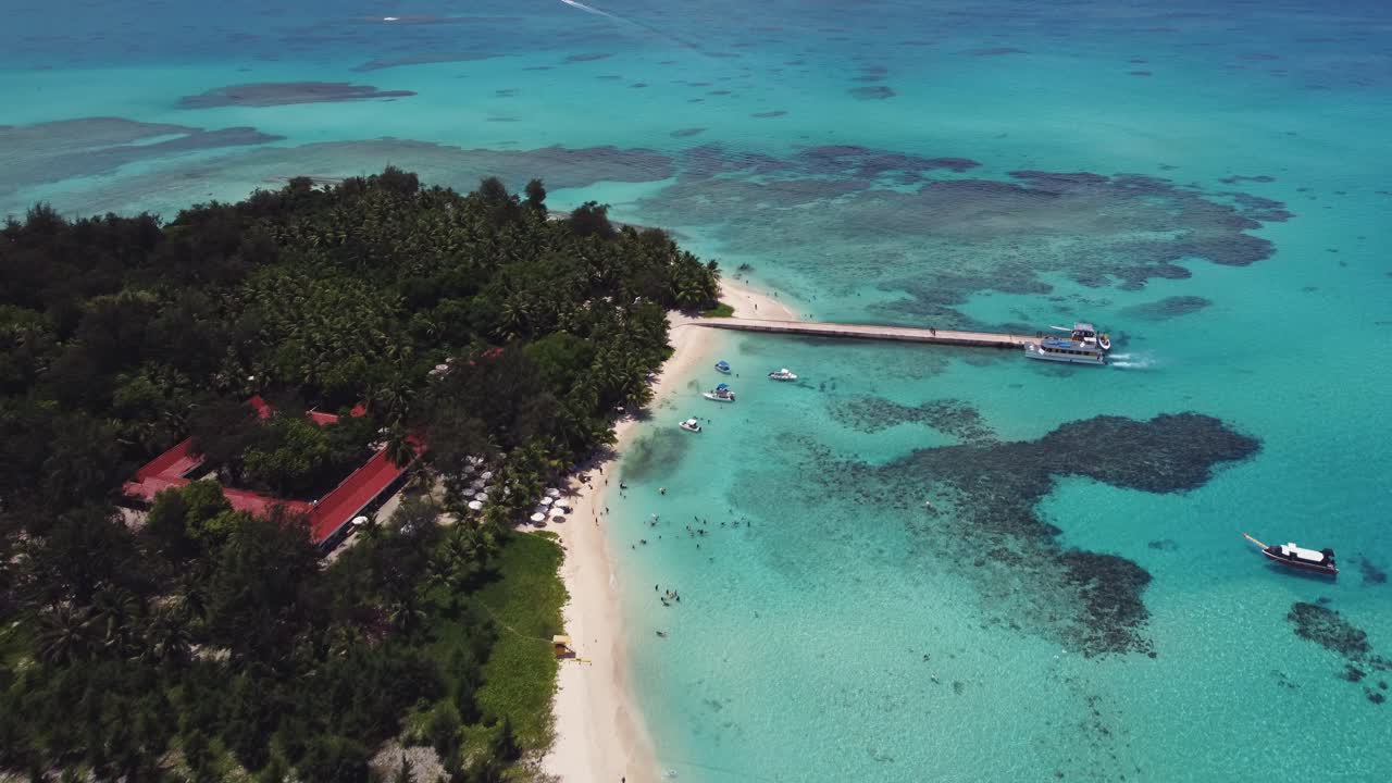 마나가하 섬의 도크의 드론 촬영