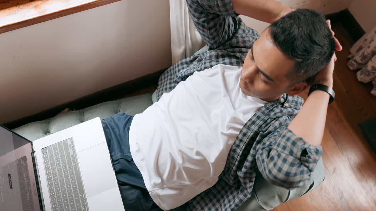 프리랜서 남자, 스트레칭과 일 후 피곤