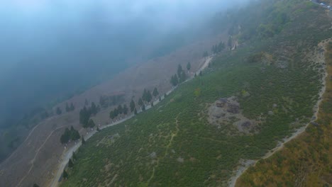 Paisaje-De-Darjeeling-Jardín-De-Té-Y-Bucle-Batasia-Vista-Aérea-De-Darjeeling-Y-Tren-De-Juguete-Darjeeling