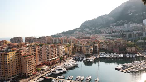 Hotel-Resorts-on-Port-Harbor-Marina-in-Monaco,-Panning-View