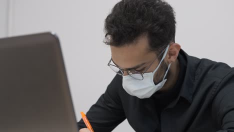 estudio de la máscara del hombre