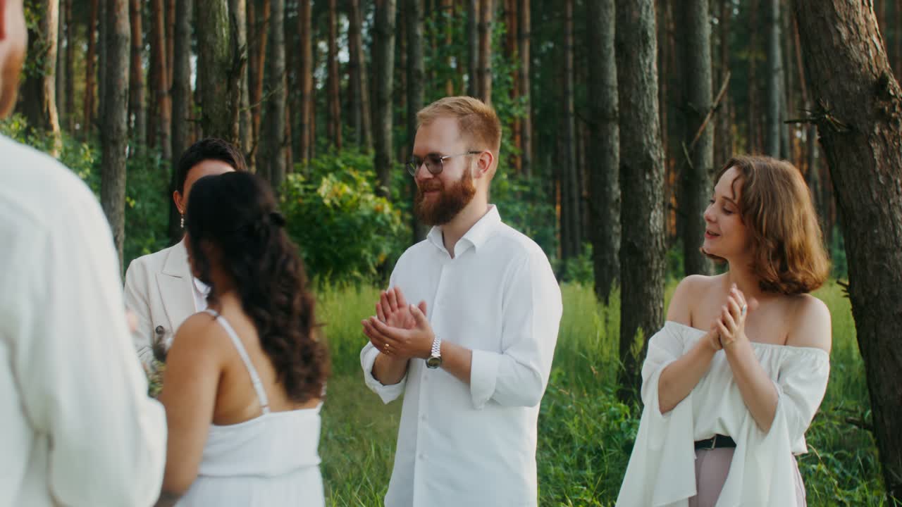 лесная свадебная церемония
