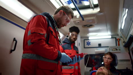 Mixed-race-paramedics-checking-oxygen-blood-saturation-level-of-patient