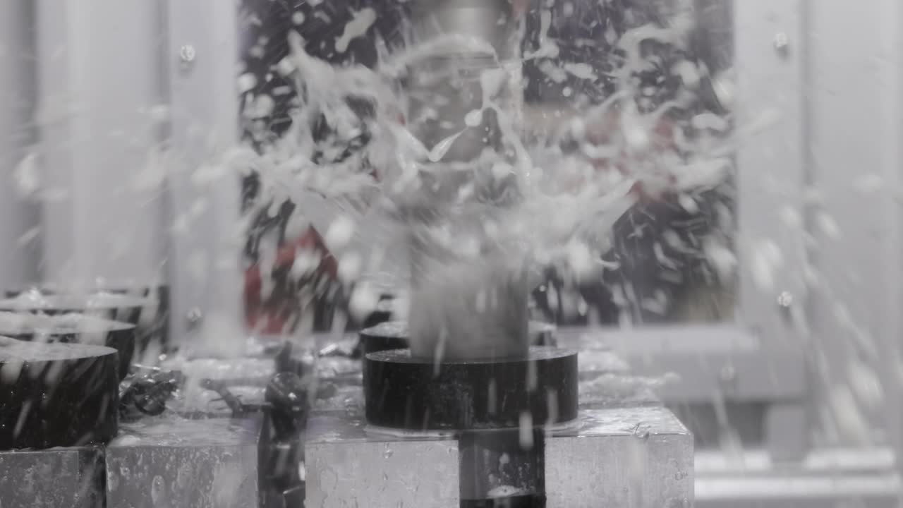 금속 가공 cnc 밀링 기계. 금속 절단 현대 가공 기술.