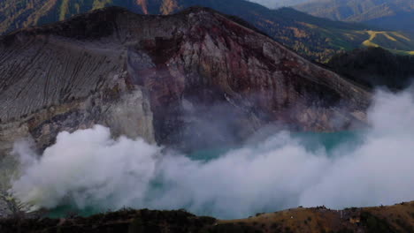 cráter del volcán ijen, java, indonesia