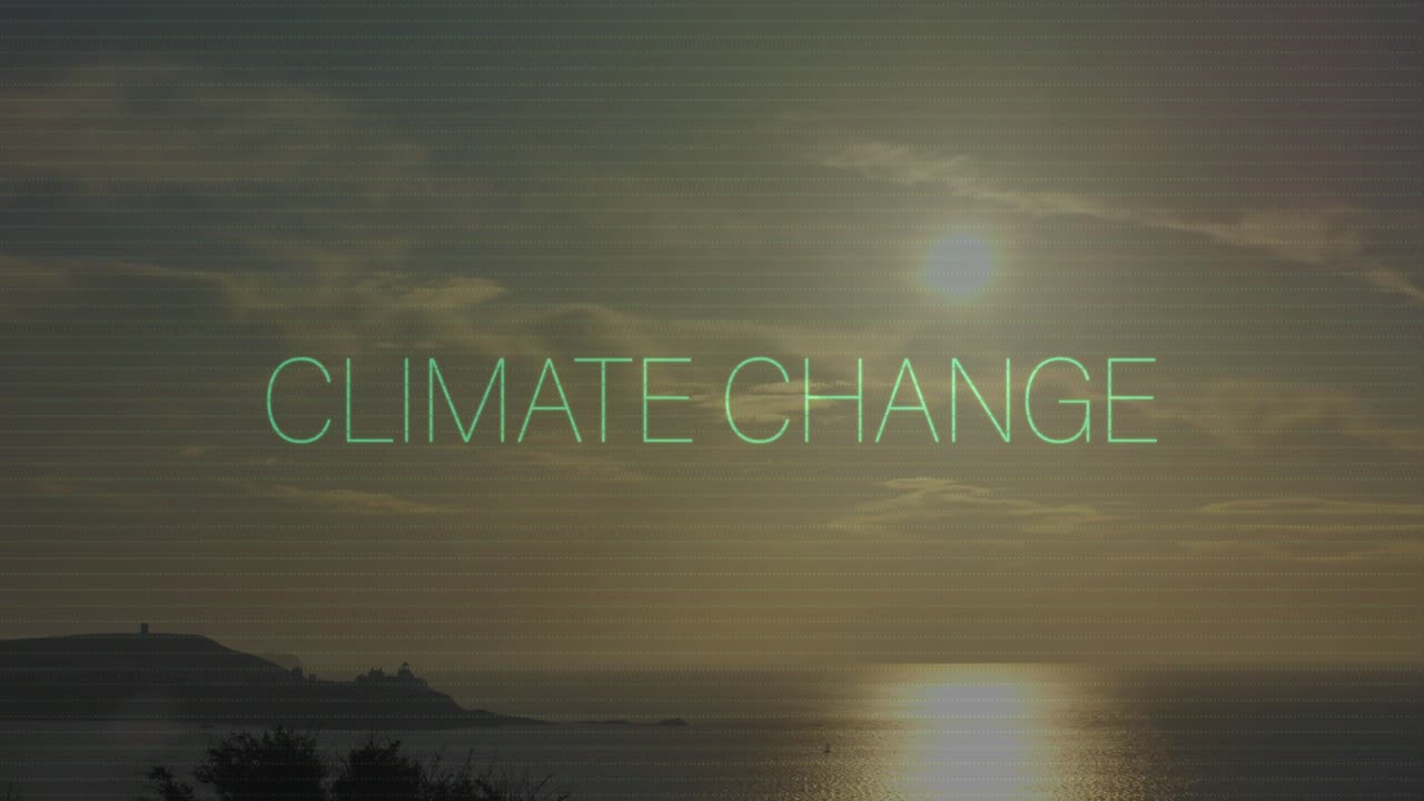 タイトルの一部が現れ、緑色のノイズが広がり、ネオンの「CLIMATE CHANGE」が安定して全文を明らかにする。
