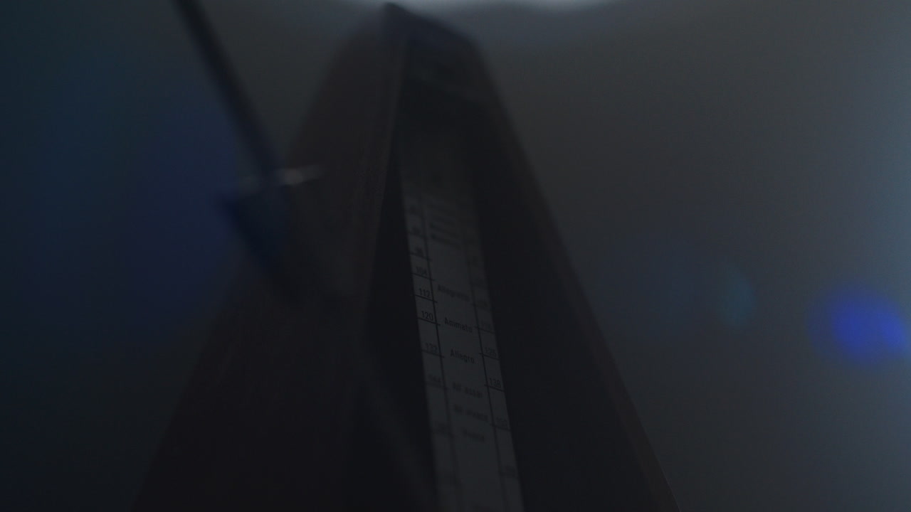 Metronome set the rythm in the dark, old room