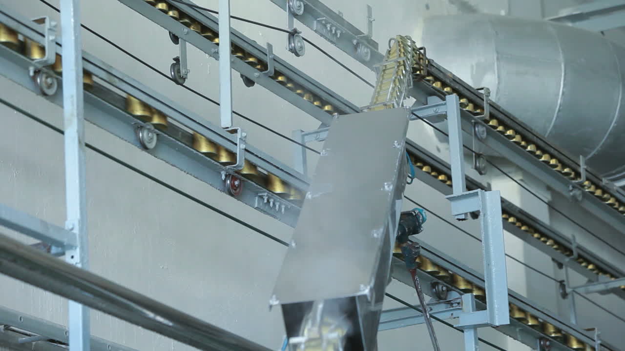 통조림 제조 라인. 통조림 컨베이어 라인. 통조림