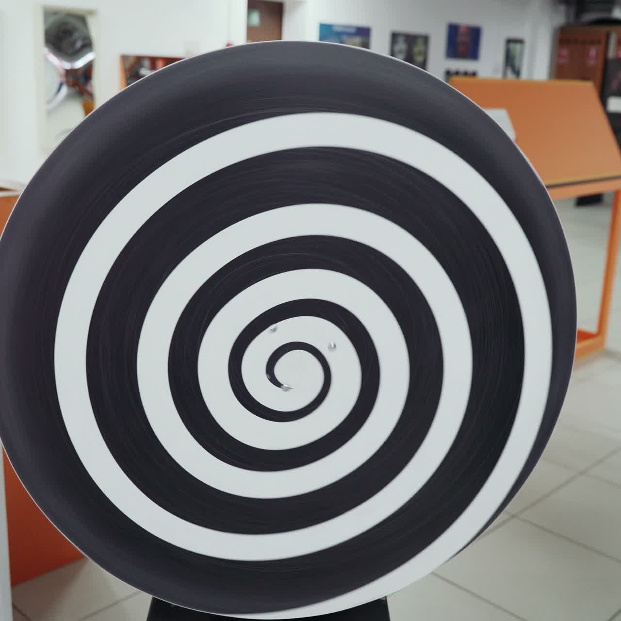 Optical illusions in the Museum of Science Square video