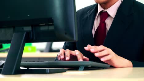 Business-people-wearing-headset-working-in-office