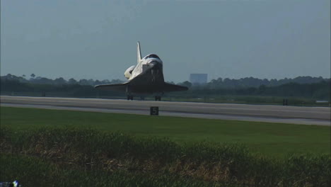 the space shuttle comes in for a landing 1