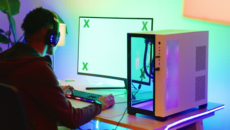 Green-screen-computer-gamer-wearing-headphones