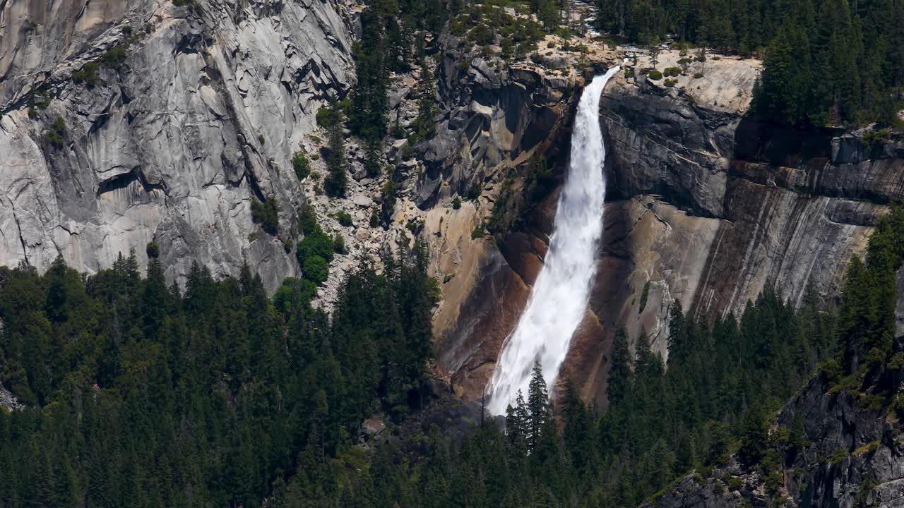 Cataratas Nevada en el Circuito de Yosemite.
