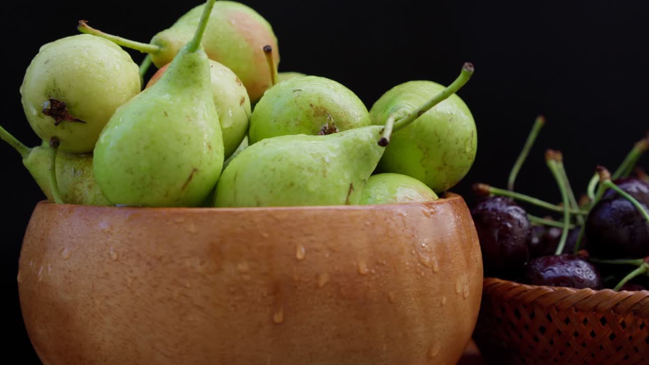 The fruits are spinning in a circle