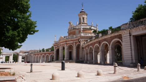 Tilt-down-shot-over-the-San-Antonio-de-Padua-church-in-Aranjuez,-Spain