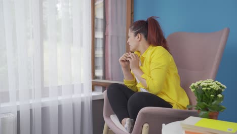 The-woman-shouting-for-help-from-the-window.