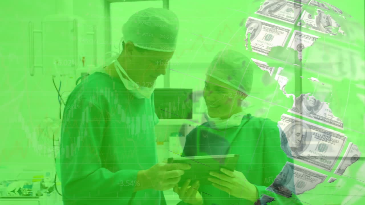 태블릿을 사용하는 다양한 의사들에 대한 미국 달러 지폐로 형성된 지구상의 애니메이션