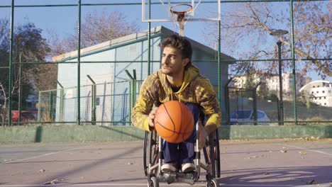 La-Perseverancia-Y-Motivación-De-Una-Persona-Discapacitada-Con-éxitos-Destacados-En-El-Baloncesto.-Silla-De-Ruedas.