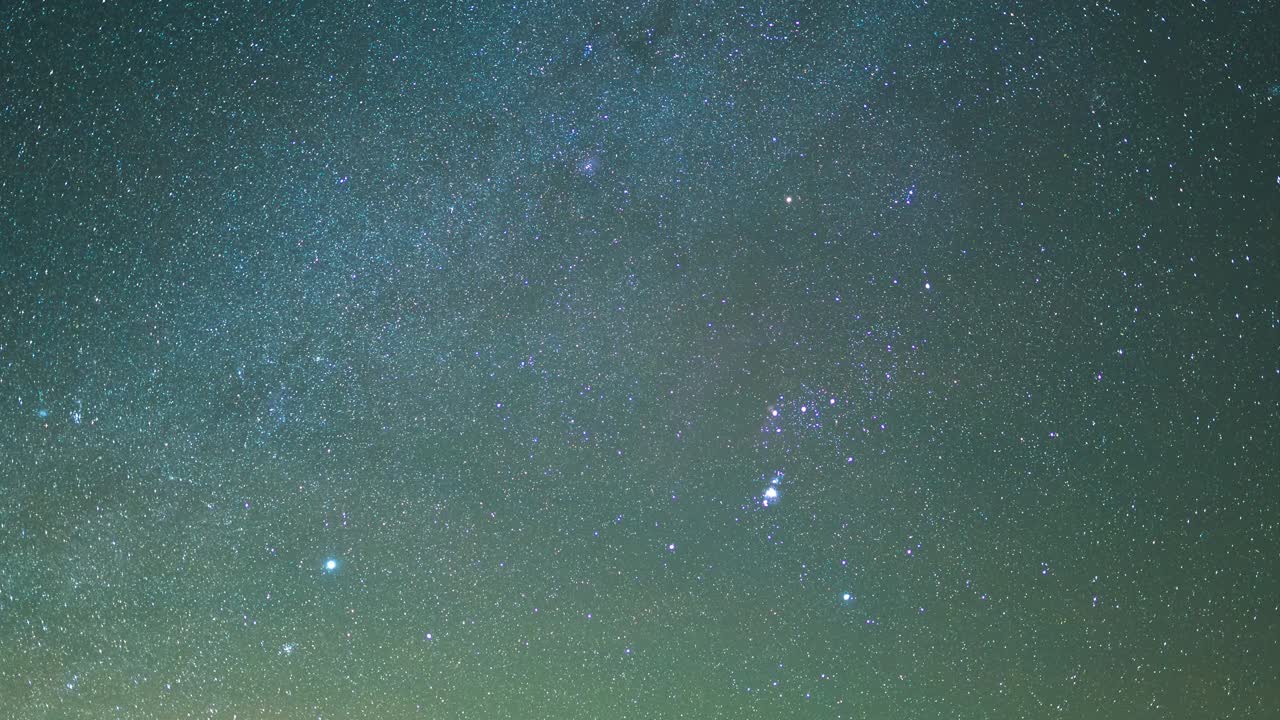 Orion constellation timelapse with airglow