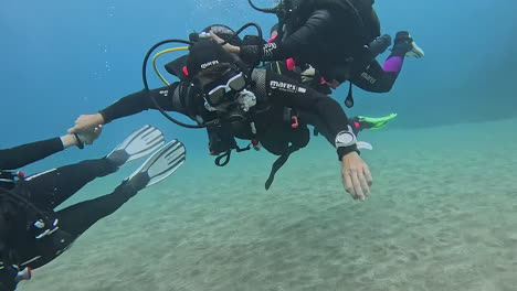 scuba diving lessons underwater