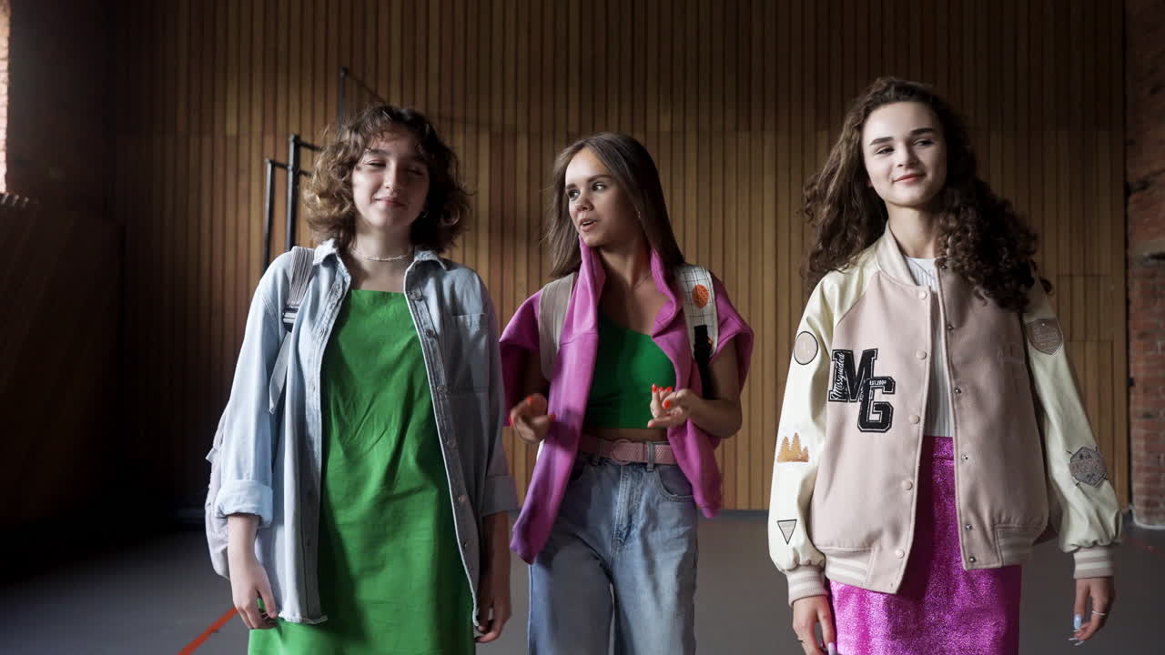 고등학교의 십대 소녀들