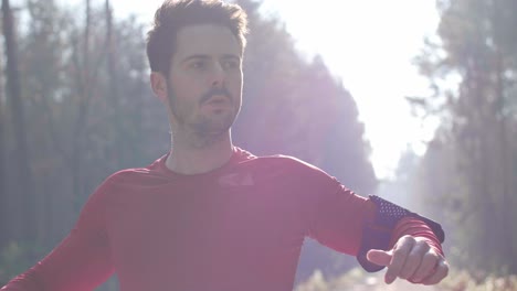 atleta calentándose antes de un entrenamiento duro