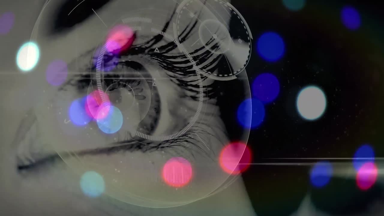 manchas coloridas de luz y escaneo de alcance sobre un primer plano del ojo femenino contra un fondo negro