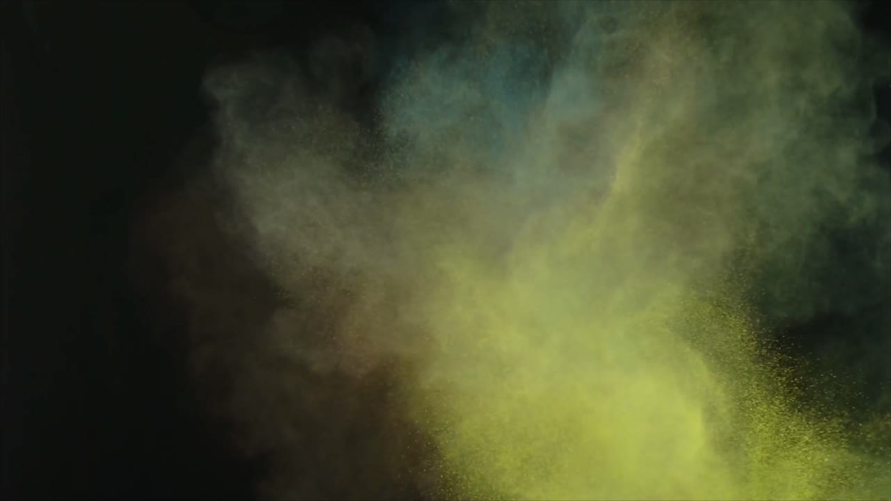 Esplosione di Polvere Colorata al Rallentatore su Sfondo Nero