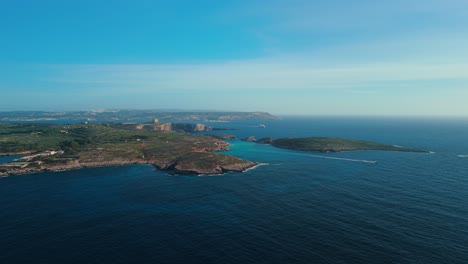 Famous-Blue-Lagoon-on-Comino-island,-Malta