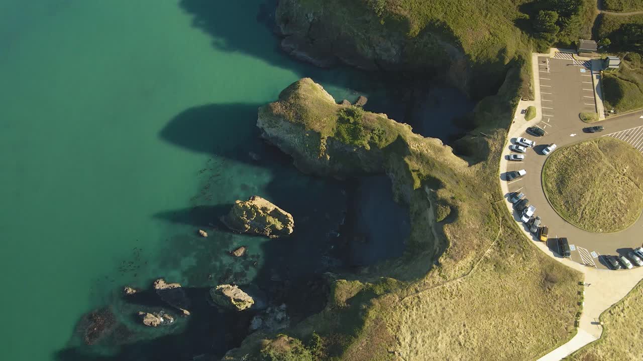 오리건 주 뉴포트의 해변에서 드론으로 찍은 사진.